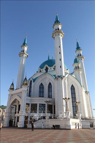 Thánh đường hồi giáo Kul Sharip trong khuôn viên cung điện Kremlin Kazan. Ảnh: Lê Quang Vinh - PV TTXVN tại Nga