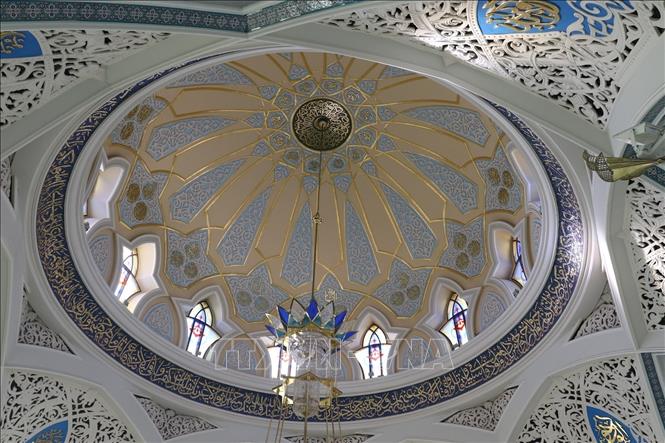 Hoạ tiết vòm trần bên trong Thánh đường hồi giáo Kul Sharip trong khuôn viên cung điện Kremlin Kazan. Ảnh: Lê Quang Vinh - PV TTXVN tại Nga