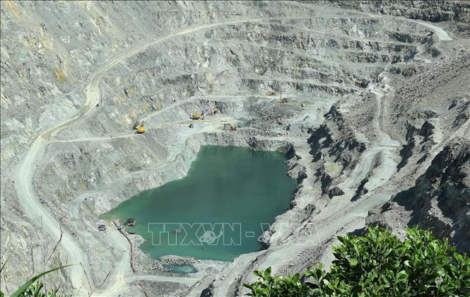 Hoạt động khai thác khoáng sản tại khai trường Chi nhánh Mỏ tuyển đồng Sin Quyền, Lào Cai (Vimico). Ảnh: Quốc Khánh - TTXVN