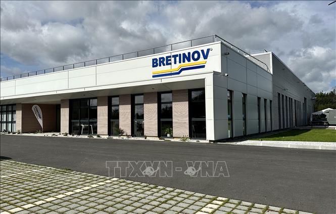 Nhà máy Bretinov rộng 2.100 m2 nằm trên khu đất 6.000 m2 ở khu công nghiệp Cleun Nizon. Ảnh: Nguyễn Thu Hà - P/v TTXVN tại Pháp