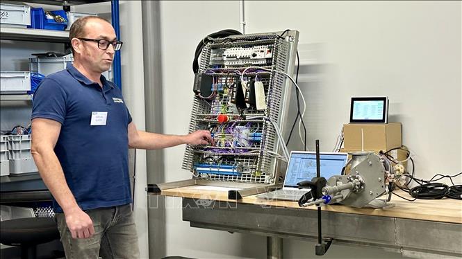 Các khu vực nghiên cứu và sản xuất của nhà máy Bretinov. Ảnh: Nguyễn Thu Hà - P/v TTXVN tại Pháp