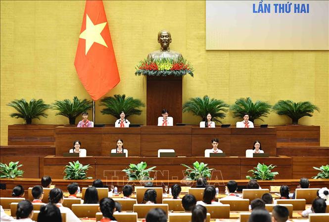 Đoàn Chủ tịch điều hành phiên họp. Ảnh: Minh Đức - TTXVN