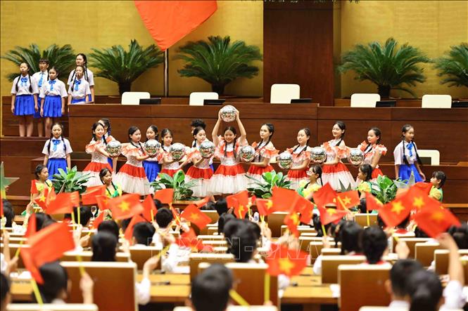 Tiết mục văn nghệ đặc sắc chào mừng phiên họp. Ảnh: Minh Đức - TTXVN