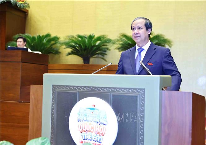 Bộ trưởng Bộ Giáo dục và Đào tạo Nguyễn Kim Sơn phát biểu tại phiên họp. Ảnh: Minh Đức - TTXVN