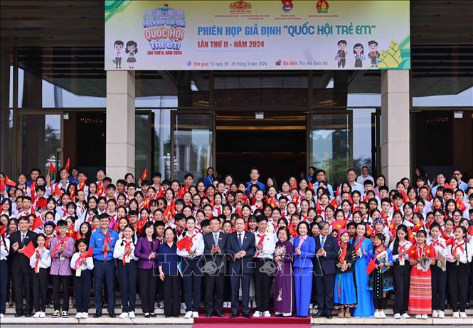 Chủ tịch Quốc hội Trần Thanh Mẫn với các đại biểu 