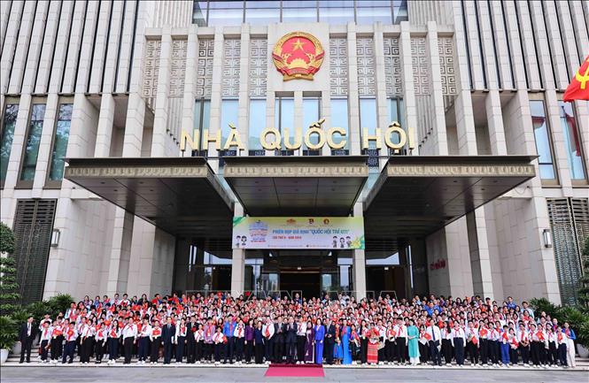 Chủ tịch Quốc hội Trần Thanh Mẫn với các đại biểu 