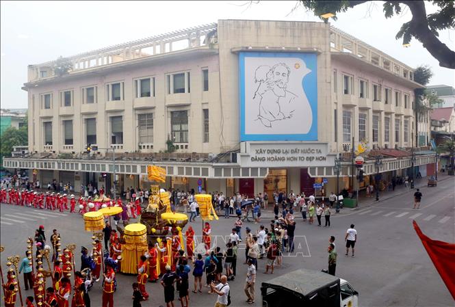 Lễ rước kiệu kỷ niệm 595 năm Ngày Vua Lê Thái Tổ đăng quang tại Không gian đi bộ hồ Hoàn Kiếm ngày 3/6/2023. Ảnh: Tuấn Đức - TTXVN