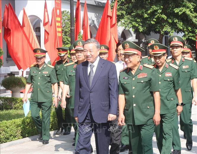 Party General Secretary and State President To Lam visits the General Department of Defence Intelligence under the Ministry of National Defence. VNA Photo: Trí Dũng