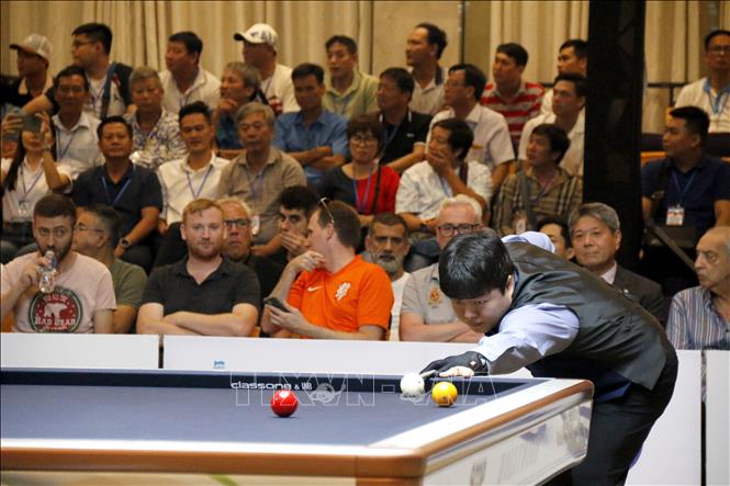 Cơ thủ Cho Myung-Woo (Hàn Quốc) tại trận chung kết Giải Billiards carom 3 băng vô địch cá nhân thế giới lần thứ 76. Ảnh: Nguyễn Thanh - TTXVN