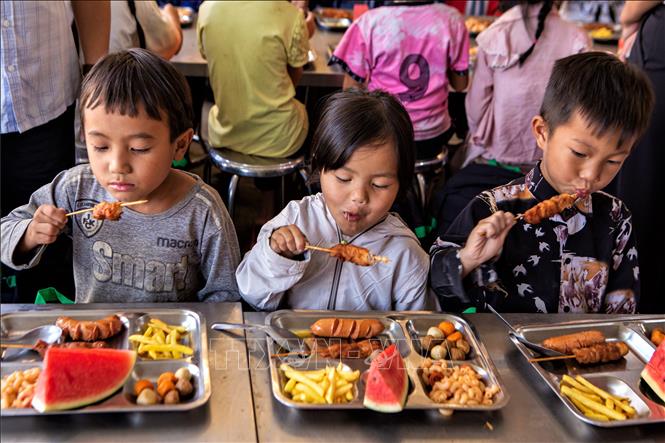 Chương trình thiện nguyện “Cơm trên bản” năm 2024 là một hoạt động rất kịp thời và ý nghĩa trong việc chia sẻ khó khăn với học sinh vùng cao. Ảnh: Tuấn Anh - TTXVN