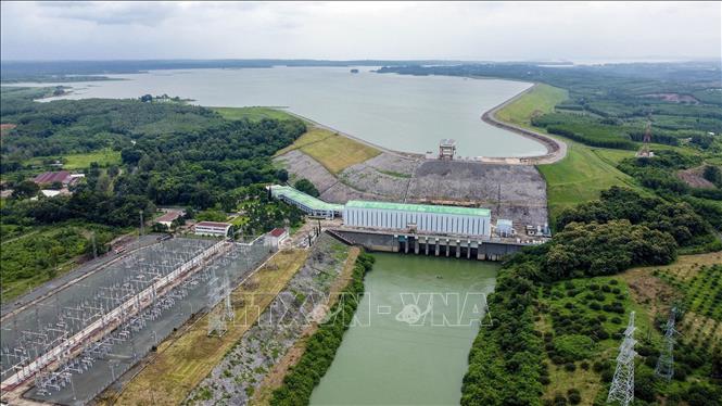 Nhà máy Thủy điện Trị An được xây dựng trên sông Đồng Nai, đoạn chảy qua huyện Vĩnh Cửu, tỉnh Đồng Nai. Ảnh: Huy Hùng – TTXVN