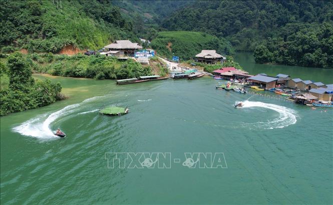 Pa Khom Bay has great potential for ecotourism. VNA Photo: Quý Trung