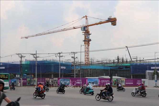 Công trình trung tâm thương mại hơn 1.000 tỷ đồng của Aeon tại thành phố Tân An, Long An dự kiến sẽ khánh thành vào năm 2025. Ảnh: Minh Hưng – TTXVN