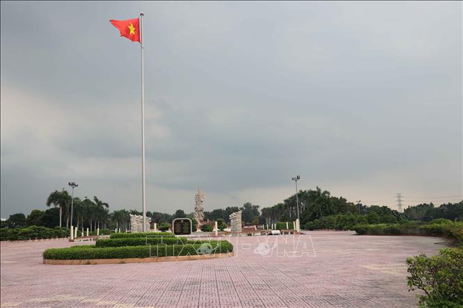 Quảng trường khu công viên tượng đài Long An trung dũng kiên cường - một điểm nhấn trong sinh hoạt truyền thống, văn hóa của tỉnh. Ảnh: Minh Hưng – TTXVN