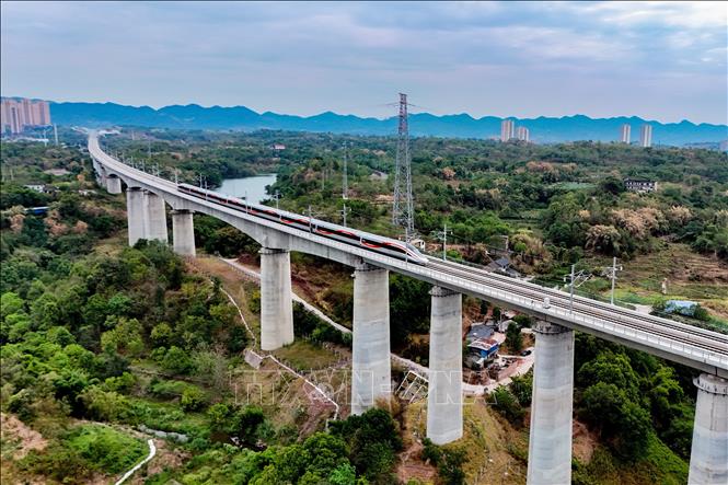 Trung Quốc hiện có mạng lưới đường sắt cao tốc dài nhất thế giới. Ảnh: TTXVN phát