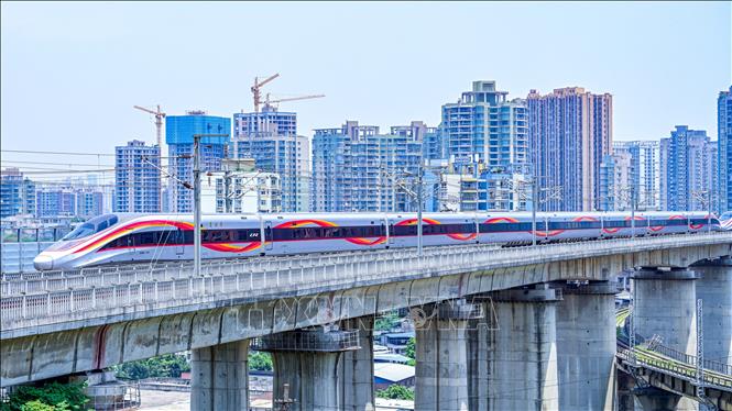 Trung Quốc hiện có mạng lưới đường sắt cao tốc dài nhất thế giới. Ảnh: TTXVN phát