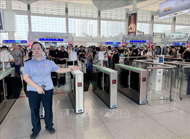 Người dân Trung Quốc có xu hướng chọn đường sắt cao tốc là phương tiện di chuyển chính. Ảnh: Công Tuyên-PV TTXVN tại Trung Quốc