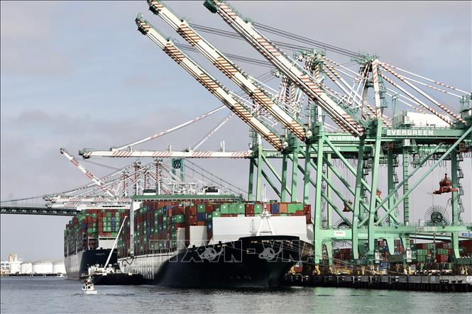 (Tư liệu) Quang cảnh cảng hàng hóa Long Beach ở California, Mỹ. Ảnh: THX/TTXVN