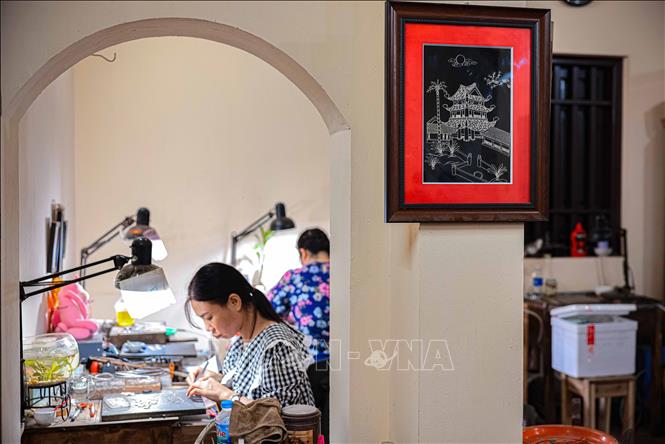 Một bức tranh được làm từ đậu bạc Định Công. Ảnh: Hoàng Hiếu - TTXVN