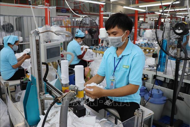 Production at the Korean-invested Sung Hwa Vina Co. Ltd in the Mekong Delta province of Long An. VNA Photo: Minh Hưng 
