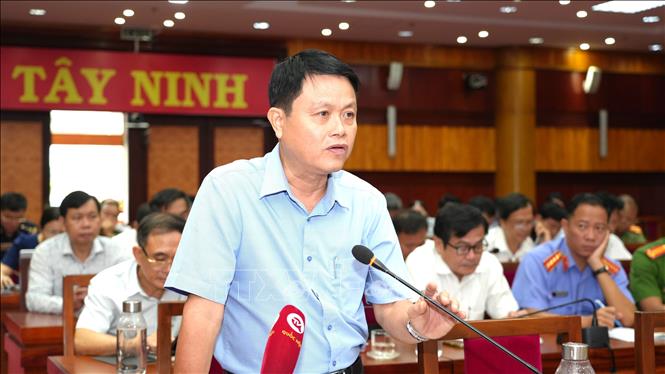 Cử tri Kiều Công Minh, Giám đốc Sở Kế hoạch và Đầu tư tỉnh Tây Ninh, kiến nghị một số nội dung liên quan đến Luật Quy hoạch, Luật Đầu tư sẽ được Quốc hội xem xét tại kỳ họp thứ 8. Ảnh: Minh Phú - TTXVN