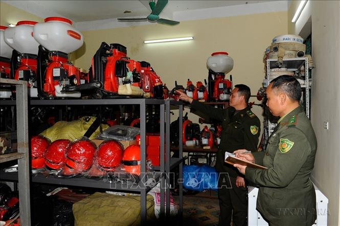 Vườn Quốc gia Ba Vì đầu tư mua sắm nhiều trang thiết bị hiện đại để phòng cháy, chữa cháy rừng. Ảnh: Mạnh Khánh - TTXVN