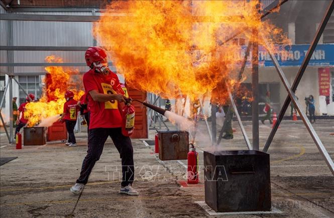 Công an tỉnh Tây Ninh tổ chức Hội thi nghiệp vụ chữa cháy và cứu nạn, cứu hộ “Tổ liên gia an toàn phòng cháy chữa cháy” cấp tỉnh năm 2024. Ảnh: Giang Phương - TTXVN