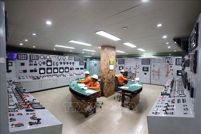 Khu vận hành của phòng điều khiển trung tâm gồm nhiều máy móc có từ những năm 1960 và 1970. Ảnh: Huy Hùng - TTXVN