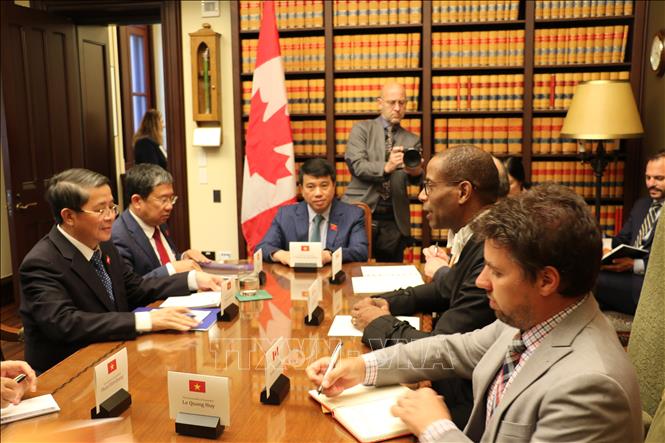 Phó chủ tịch Quốc hội Nguyễn Đức Hải làm việc với Chủ tịch Hạ viện Canada Greg Fegus. Ảnh: Nguyễn Viết Tuân - PV TTXVN tại Canada