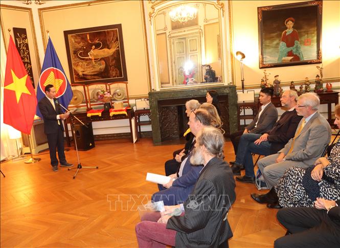 Vietnamese Ambassador to Belgium Nguyen Van Thao speaks at the ceremony. VNA Photo.: Hương Giang