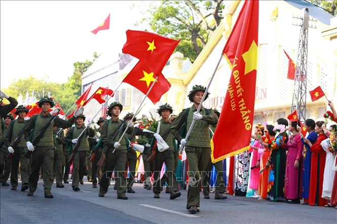 Màn thực cảnh tái hiện lịch sử “Ngày về chiến thắng”. Ảnh: Dương Giang-TTXVN