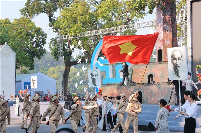 Chương trình biểu diễn văn nghệ tại lễ khai mạc. Ảnh: Hoàng Hiếu - TTXVN