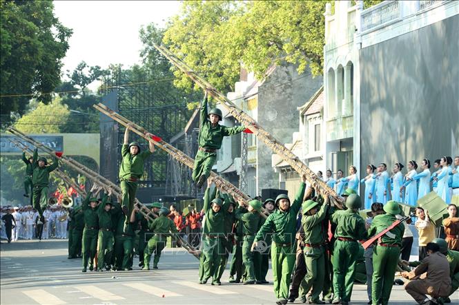 Biểu diễn nghệ thuật chào mừng. Ảnh: Quốc Khánh - TTXVN