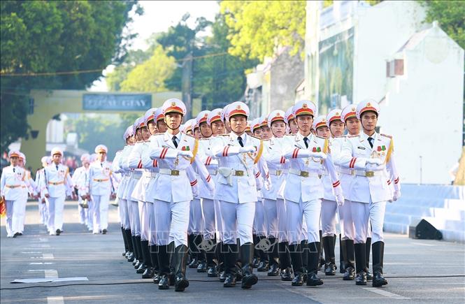 Đoàn quân nhạc QĐND Việt Nam diễu hành tại 