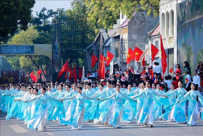 Biểu diễn múa tại phần 