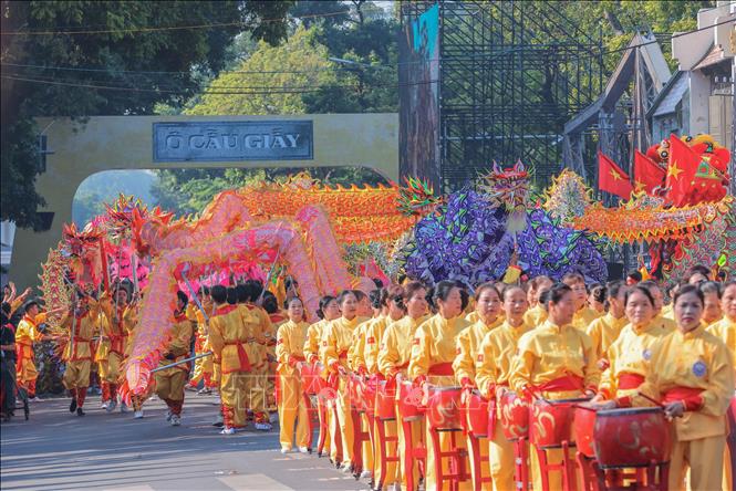 Biểu diễn múa rồng trong phần 