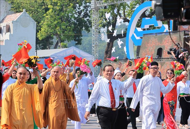 Đoàn Mặt trận Tổ quốc Việt Nam thành phố Hà Nội diễu hành trong phần 