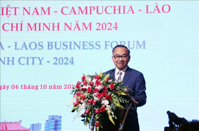 Phó Quốc vụ khanh Bộ Ngoại giao và Hợp tác quốc tế Campuchia Ouk Sophon phát biểu tại Diễn đàn. Ảnh: Xuân Khu-TTXVN