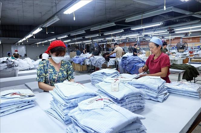 Workers in the industry sector saw a year-on-year increase of 5.2%. VNA Photo