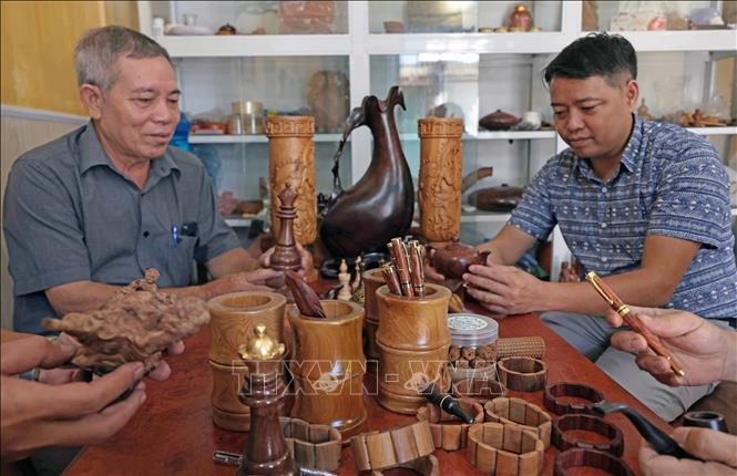 Sản phẩm gỗ tiện của gia đình nghệ nhân quốc gia Phạm Tuấn Duy ở đội 10, thôn Nhị Khê. Ảnh: Trần Việt - TTXVN