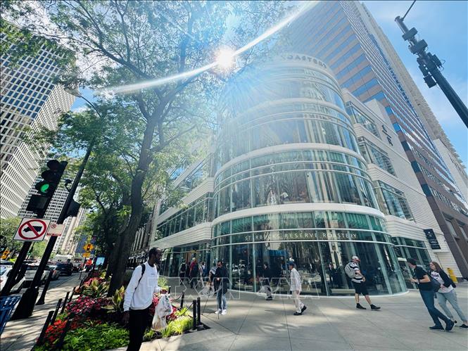 Tòa nhà 5 tầng của quán Starbucks lớn nhất thế giới. Ảnh: Kiều Trang - PV TTXVN tại Mỹ