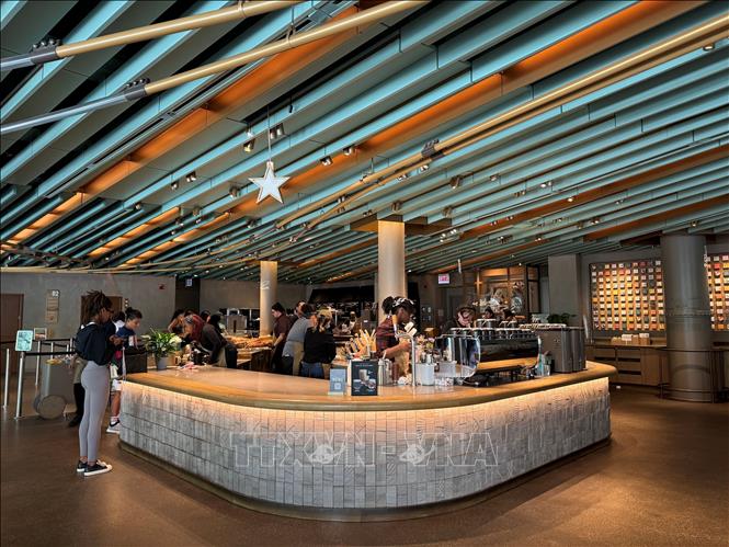 Bên trong khu vực tầng 3 của quán Starbucks lớn nhất thế giới. Ảnh: Kiều Trang - PV TTXVN tại Mỹ