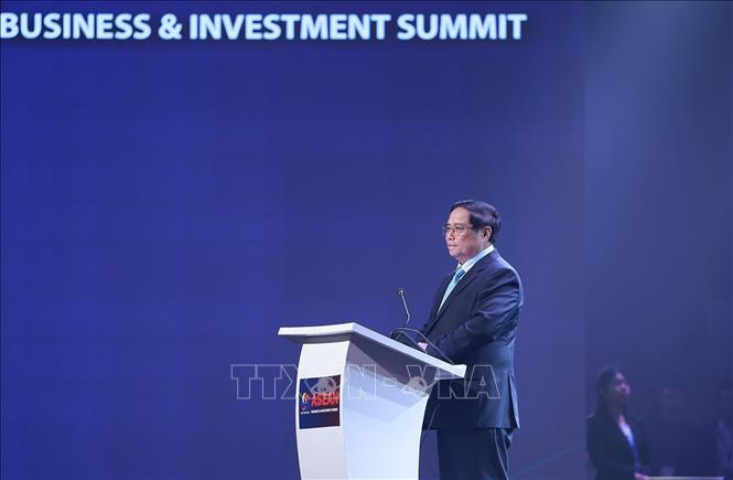 Prime Minister Pham Minh Chinh speaks at the ASEAN Business and Investment Summit. VNA Photo: Dương Giang