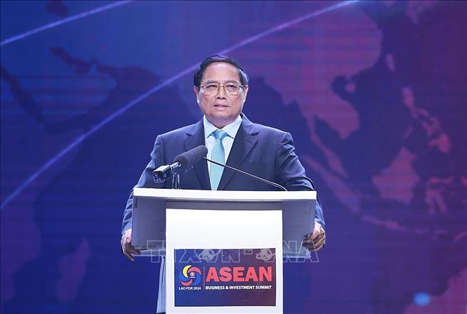 Prime Minister Pham Minh Chinh speaks at the ASEAN Business and Investment Summit. VNA Photo: Dương Giang
