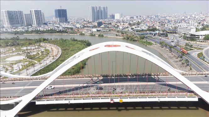 Cầu Rào có kiến trúc hiện đại, là điểm nhấn cảnh quan ở cửa ngõ phía Nam thành phố Hải Phòng. Ảnh: Hoàng Hiếu - TTXVN