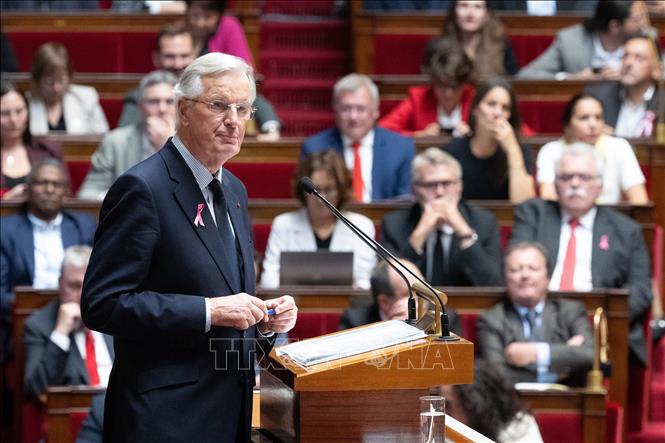 Thủ tướng Pháp Michel Barnier phát biểu trước Quốc hội ở Paris ngày 1/10/2024. Ảnh: THX/TTXVN