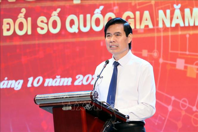 Bí thư Tỉnh ủy, Chủ tịch Ủy ban nhân dân tỉnh, Trưởng Ban Chỉ đạo Cải cách hành chính, Chuyển đổi số và Đề án phát triển ứng dụng dữ liệu dân cư, định danh và xác thực điện tử phục vụ chuyển đổi số Quốc gia tỉnh Sơn La Hoàng Quốc Khánh phát biểu. Ảnh: Quang Quyết - TTXVN