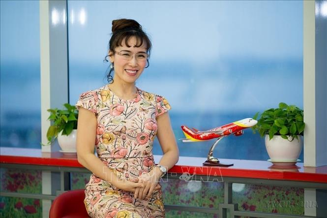 Trong khuôn khổ Diễn đàn Tri thức Thế giới tại Seoul (Hàn Quốc), Trung tâm ASEAN - Hàn Quốc và Tập đoàn Truyền thông Maekyung tổ chức Lễ Vinh danh bà Nguyễn Thị Phương Thảo, Tổng Giám đốc Vietjet là 