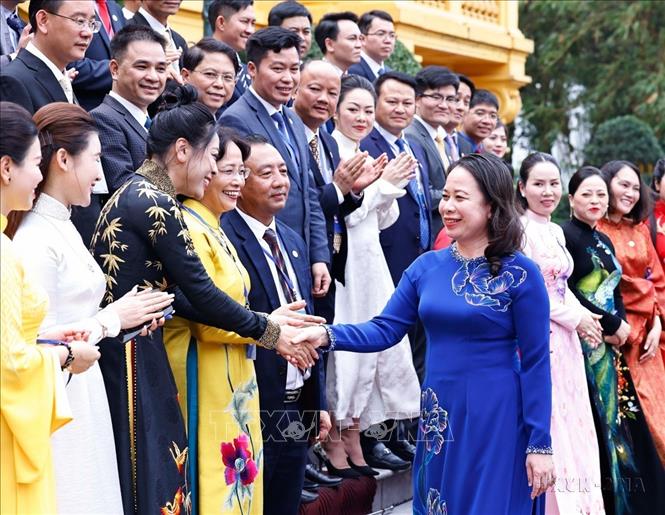 Quyền Chủ tịch nước Võ Thị Ánh Xuân gặp mặt, động viên đoàn đại biểu Hội Doanh nhân trẻ Việt Nam nhân kỷ niệm 93 năm thành lập Đoàn TNCS Hồ Chí Minh (26/3/1931 - 26/3/2024) và Tháng Thanh niên 2024. Ảnh: Thống Nhất – TTXVN