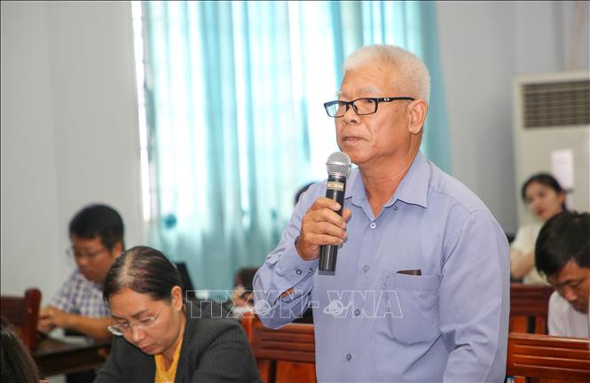Cử tri Huỳnh Hiếu Nghĩa, Phó Trưởng phòng Lao động, Thương binh và Xã hội thị xã Trảng Bàng phát biểu. Ảnh: Giang Phương - TTXVN